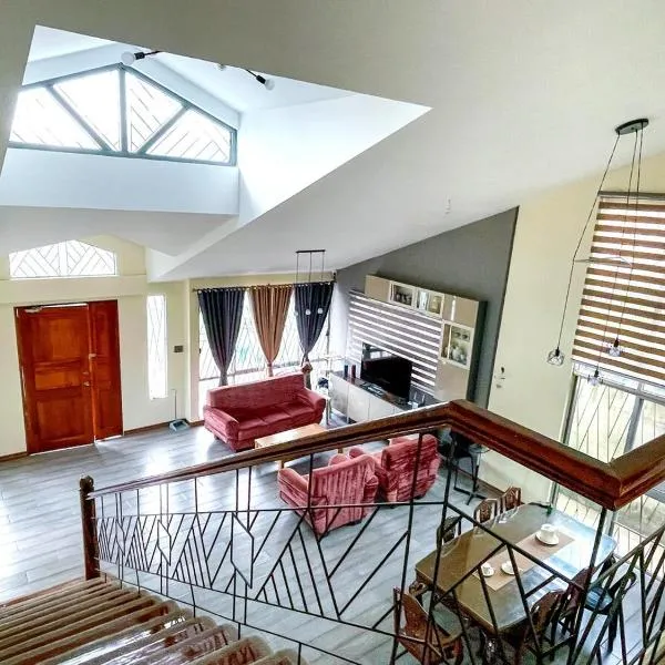 JResidences - 5 Bedrooms Cozy Home, Hotel in Bacolod City