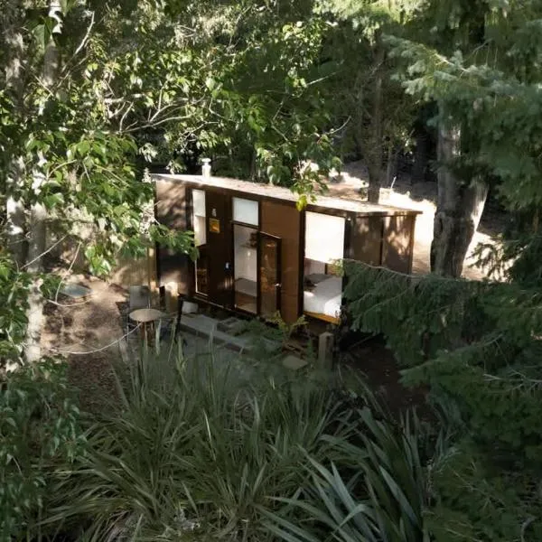 Pine Nut Corner by Tiny Away, hotel v destinaci West Melton