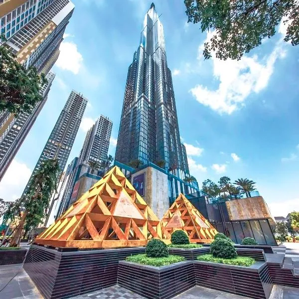 The Radisson Landmark - Vinhomes Central Park, hotel in Ho Chi Minh City