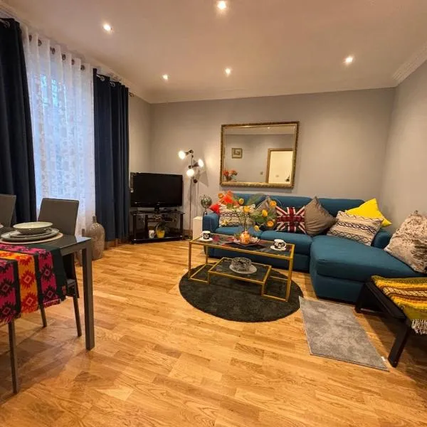 Charming 3Bd Home in West London, hotel in London