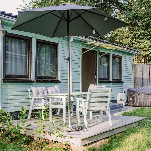 Ferienhäuser Insel Usedom Waldhaus 2 mit Whirlpool - Direkt am Achterwasser, hotel em Lütow