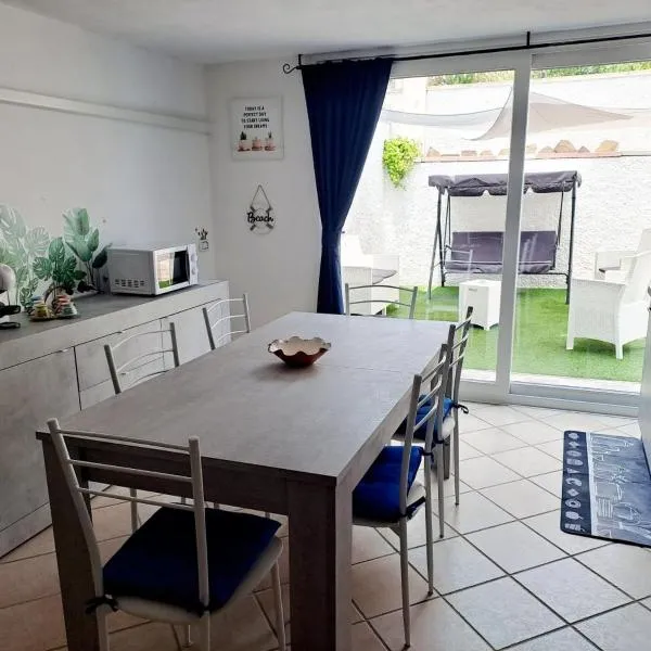 Summer House, hotel in SantʼAntìoco