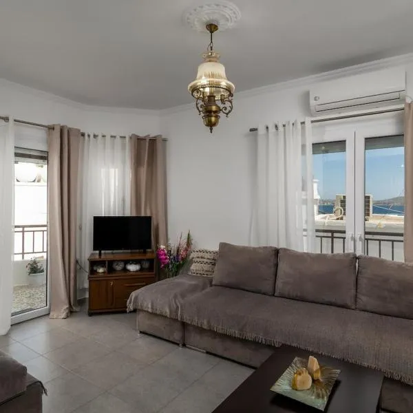 Renalda House in the Port of Adamas, hotel in Adamas