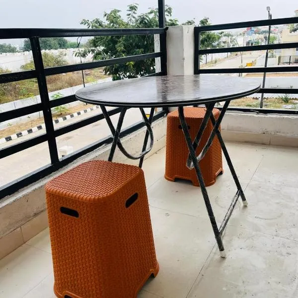 Corporate Hostel & PG, hotel in Turkapally