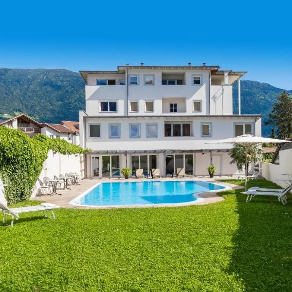 Hotel Teutschhaus, hotel v destinaci Cortina Sulla Strada Del Vino