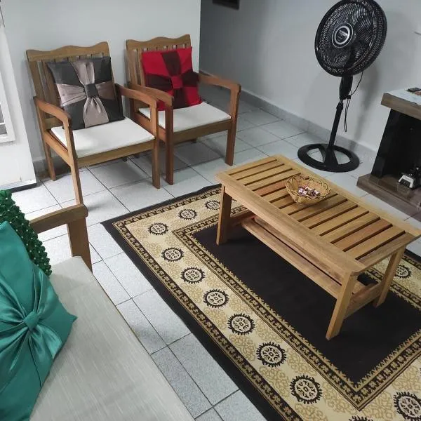 Casa Recanto Feliz, espaço inteiro em Uberlândia próximo ao Umuarama e Aeroporto, hotel in Uberlândia