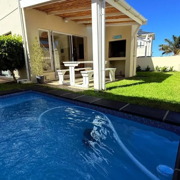 Onrus Holiday Home on Private Estate with Pool, hôtel à Hermanus