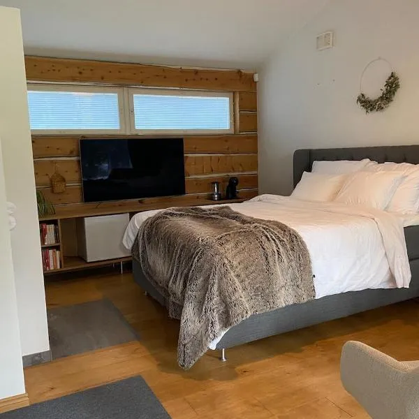 Sauna cottage in Nuuksio, hotel in Espoo