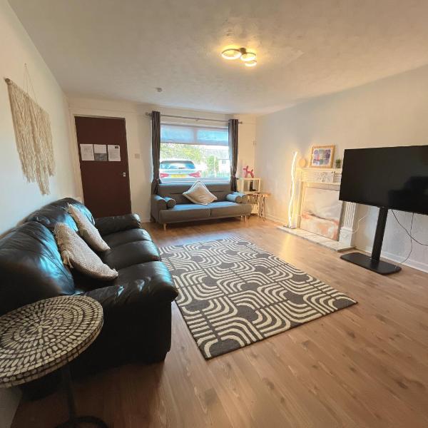 Cozy 2 bedrooms with private parking space and garden, Edimburgo