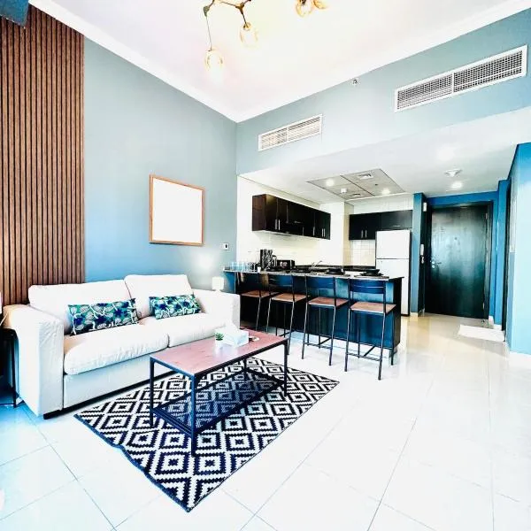 Bright and Modern Condo in Dubai Marina, hotel v Dubaji