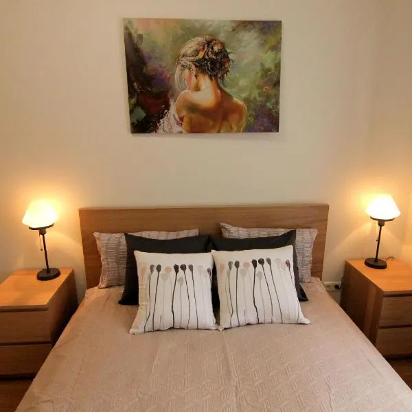 Warmzy Home near Park with Free Parking, hotel a Vilnius