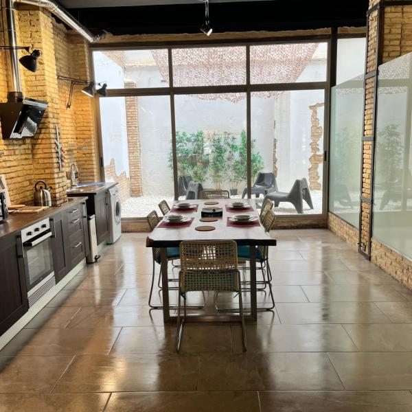 IY Loft 4 - Open Plan Garage Style - Up to 4 people, Walencja