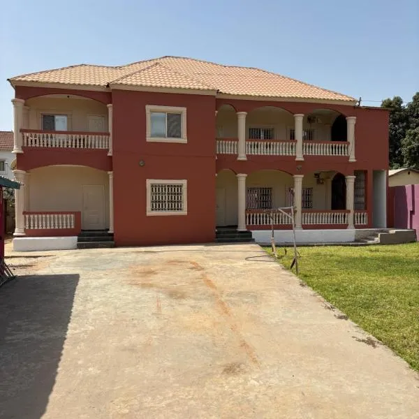 Royal Mansion Brufut, hotel en Brufut