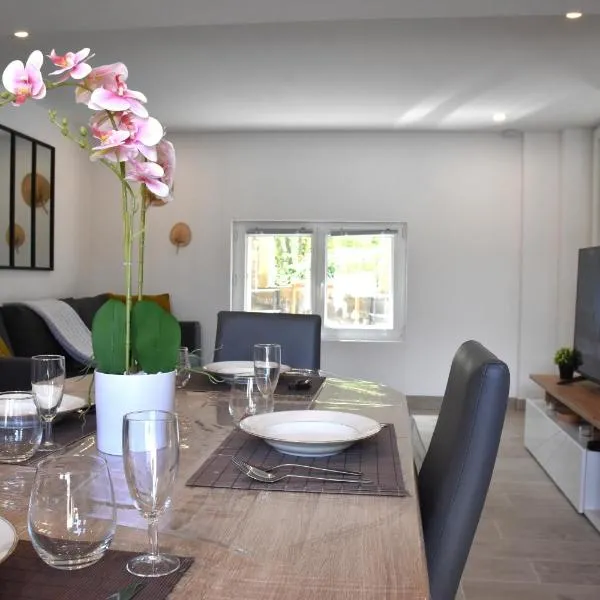 Flat near Thionville Luxembourg Metz with outdoor, hotel v destinaci Manom