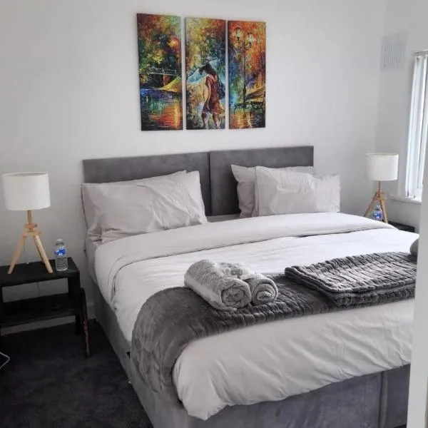 Stylish 3-Bed house NEC-JLR-Airport-HS2-Driveway, hôtel à Birmingham