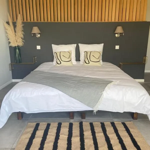 Rondinara Camara - Lecci Lodge, hotel v destinaci Lecci