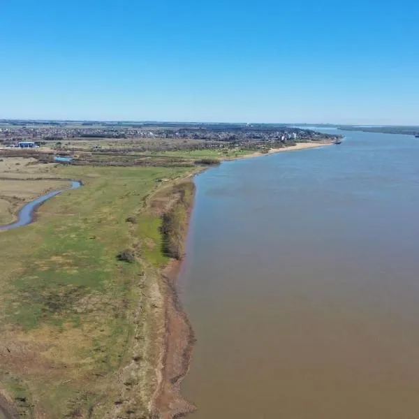 Casita del Río. Club de Campo Estancia Estrella Federal., hôtel à Ramallo