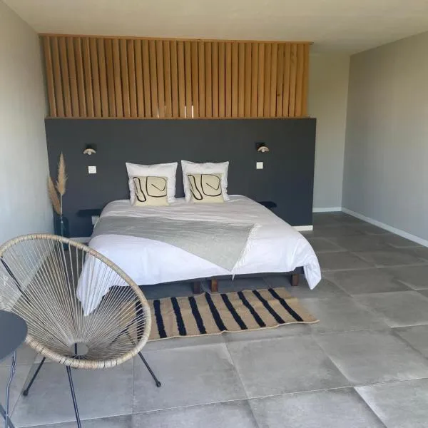 Santa Giulia Camara - Lecci Lodge, hotel v destinaci Lecci