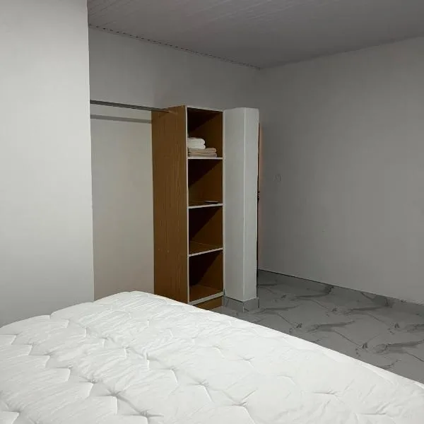 Southcentral Apartments، فندق في ليفينغستون