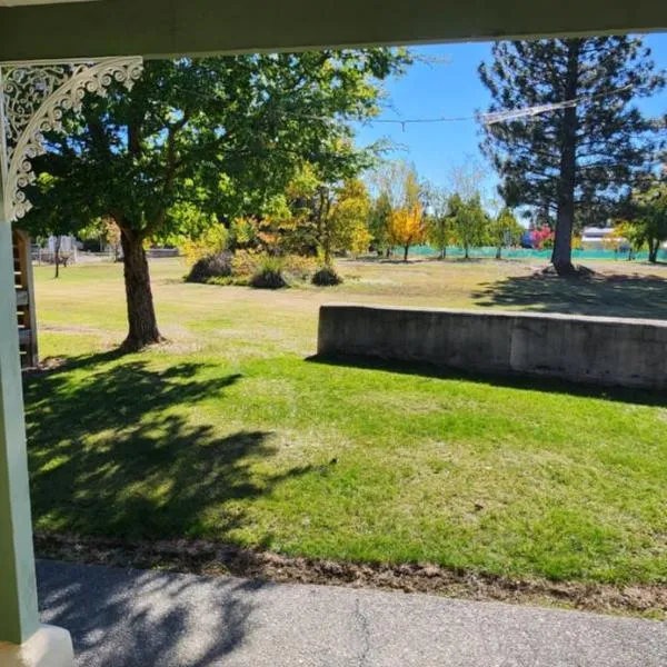 Pinegrove Cottage - Unit2, Hotel in Twizel