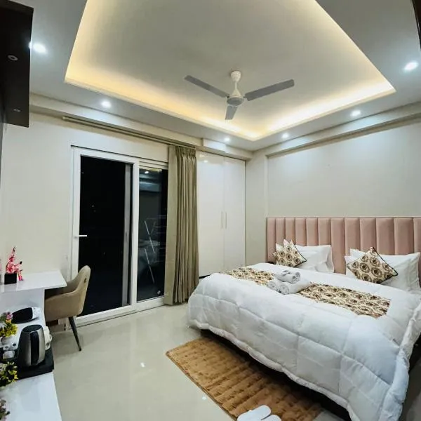 Private 1 BHK Serviced Apartments Sector 52 Near Millennium City Metro Station Gurgaon, hótel í Gurgaon