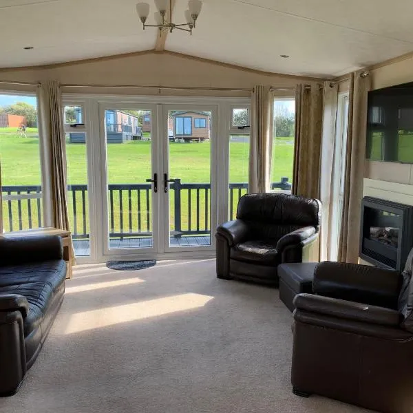 37 Atlantic Way, Hotel in West Down