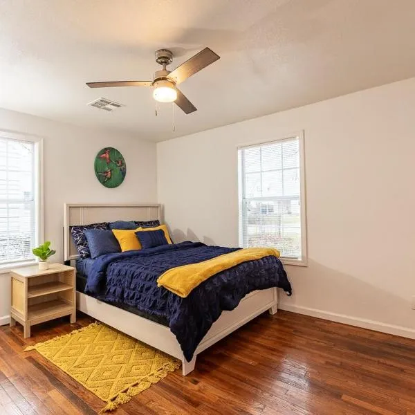 Cozy Home Perfect for Groups!, hotel en Tulsa