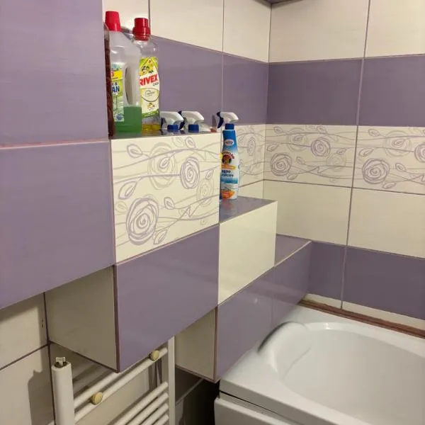 apartament cu 3 camere, ξενοδοχείο στην Κραϊόβα