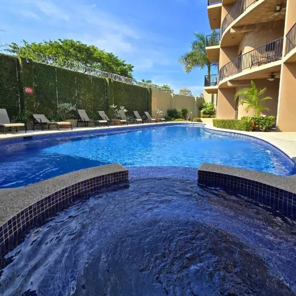 Viesnīca Condo MonacoSplash at Monaco Condominiums, Poolside 3BR, Walk to Beach pilsētā Hako