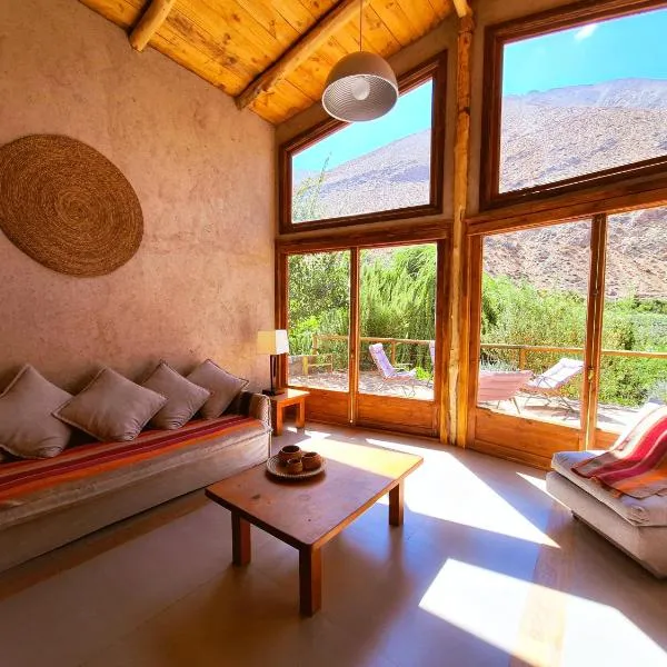 Piuquenes Lodge - Cabañas, Viñedos y estrellas en Horcón, Valle de Elqui, hotel in Horcon