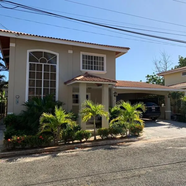 Departameto de 2 Habitaciones en Villas del Golf, hotell sihtkohas Chitré