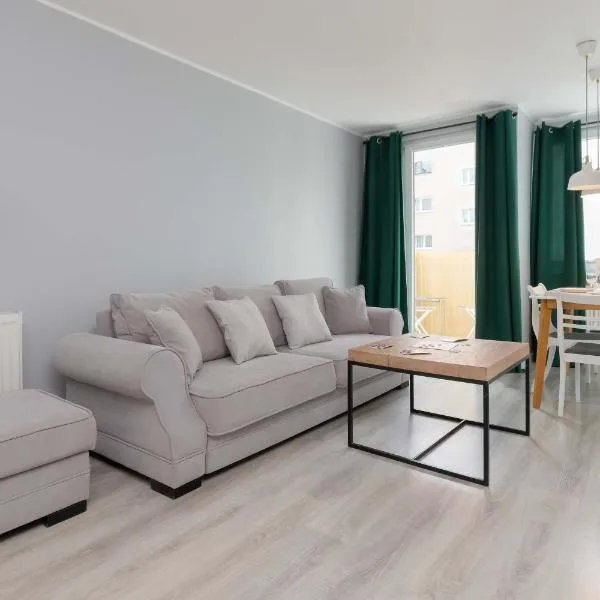 Bright Apartment Close To The Beach by Noclegi Renters, hotel v Gdyni
