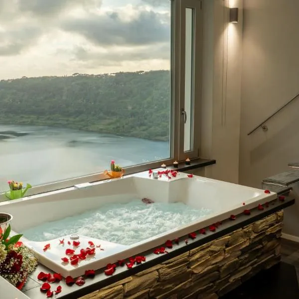 Klimt & Van Gogh Vista Lago by Abitare Il Tempo, hotel in Nemi