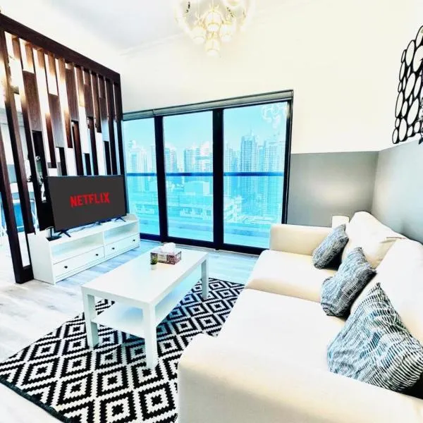 Elegant Condo to stay with Spectacular Marina View, hotel v Dubaji