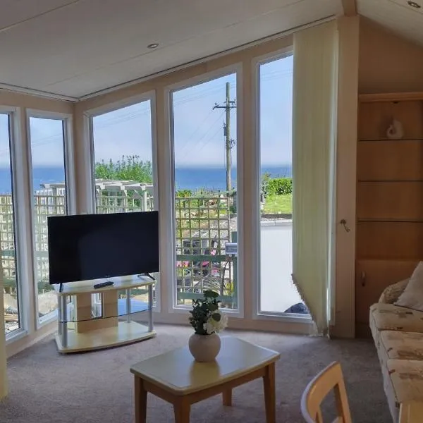 Seaside chalet in Ardmore with breathtaking views, hotel in Ardmore