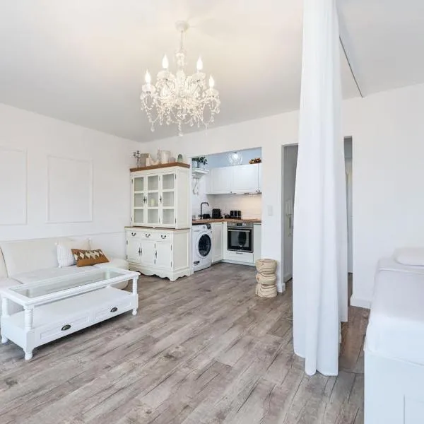 Elegant Studio Getaway with Balcony & Charm, hotelli Luxemburgissa