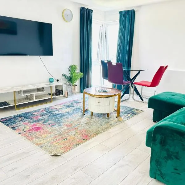 Bright & Stylish en-suite bedroom suitable for singles, couples, and families in a 2bed apartment, hotel a Chatham