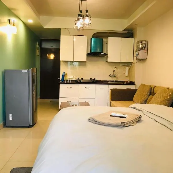 Whispering Pines Studios, hotel in Dehradun