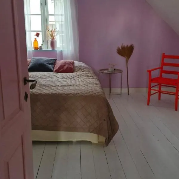 Beautiful and romantic 2 bedroom villa on the island Aeroe, hotel in Søby