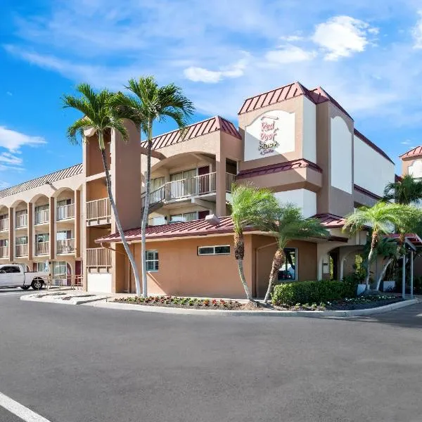Red Roof Inn PLUS+ & Suites Naples Downtown-5th Ave S, hotel in Naples