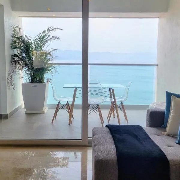Amazing Beachfront 1BR/2Bath including Breakfast, hotel v destinaci Puerto Vallarta