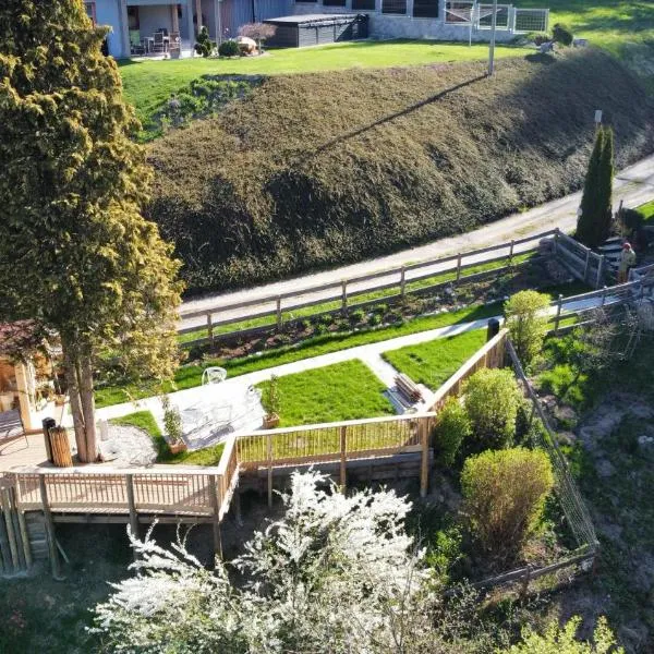 Fridas Place - DER Blick über ganz Villach - 160 m2 Ferienoase - ganzes Haus bis zu 8 Personen, hotel in Villach