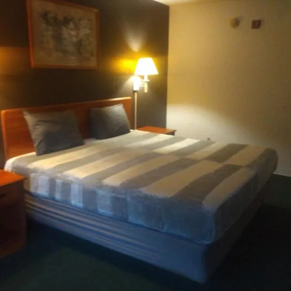2 Double Beds Hotel Studio 126, hotel in Livingston