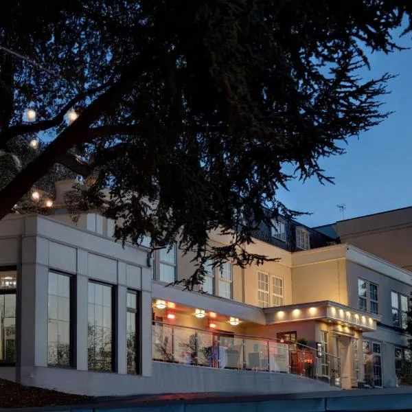 Crowne Plaza East Midlands Airport by IHG, hotel in Derby