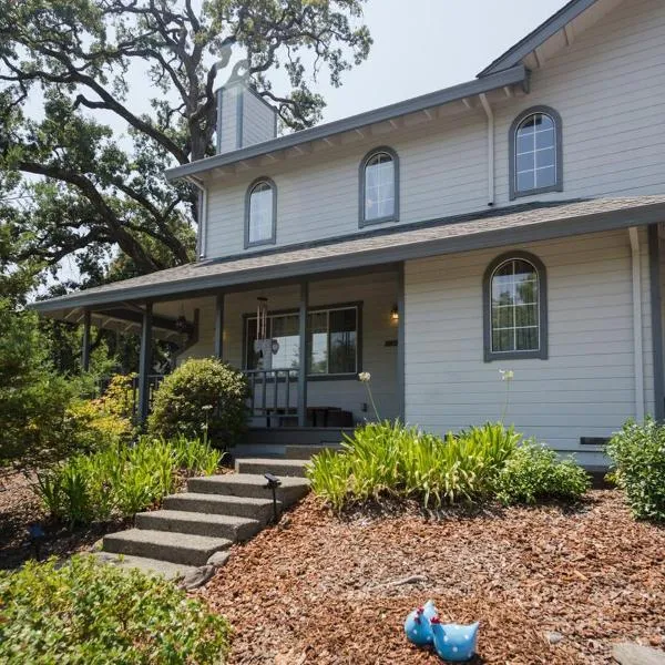 The Sonoma Grape Escape 4 BD and 2,5BA Wineries Nearby, Hotel in Sonoma