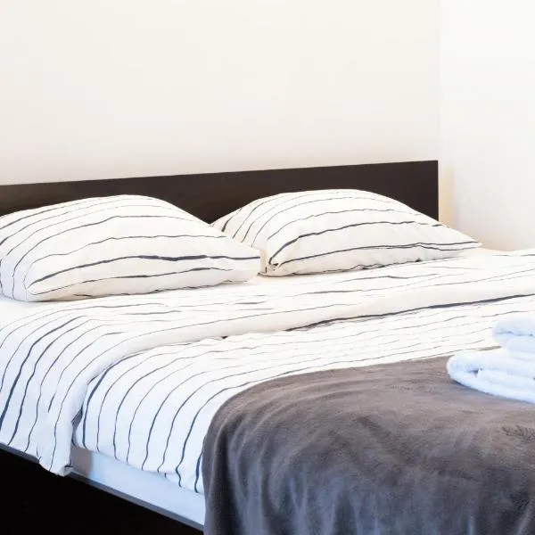 Spacious Old-School Condo in Maksimir, hotel v Záhřebu