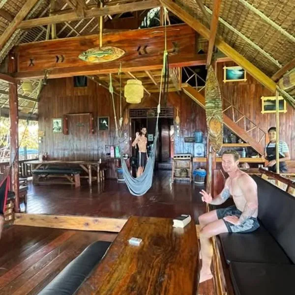 Playgrounds Sabbit Mentawai Surfcamp, Hotel in Pulau Masokut