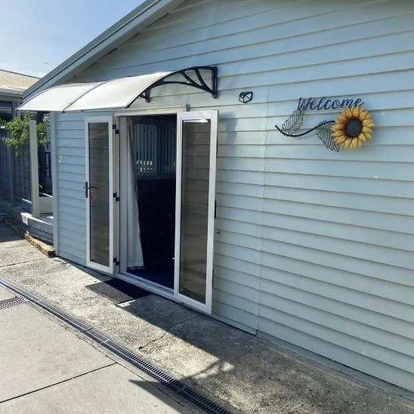 Sunflower Cottage，位于卡塔尼的酒店