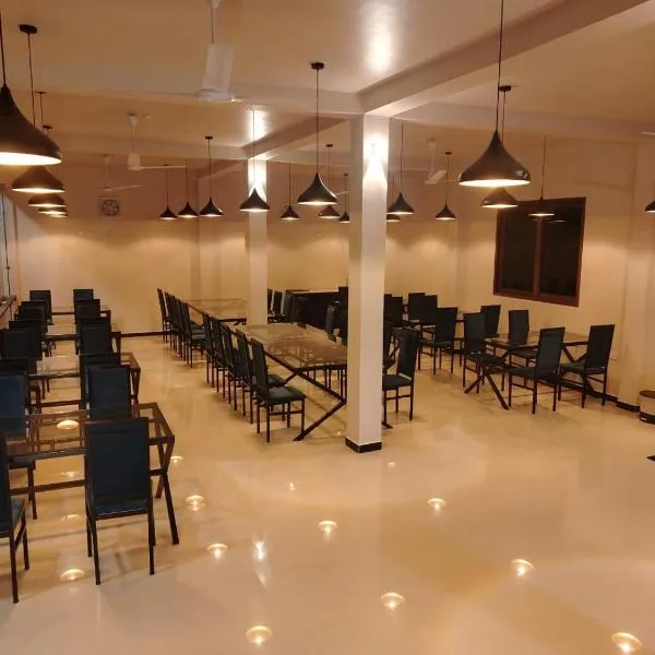 CRYSTAL RIVERSTON DECK, hotel v destinaci Matale
