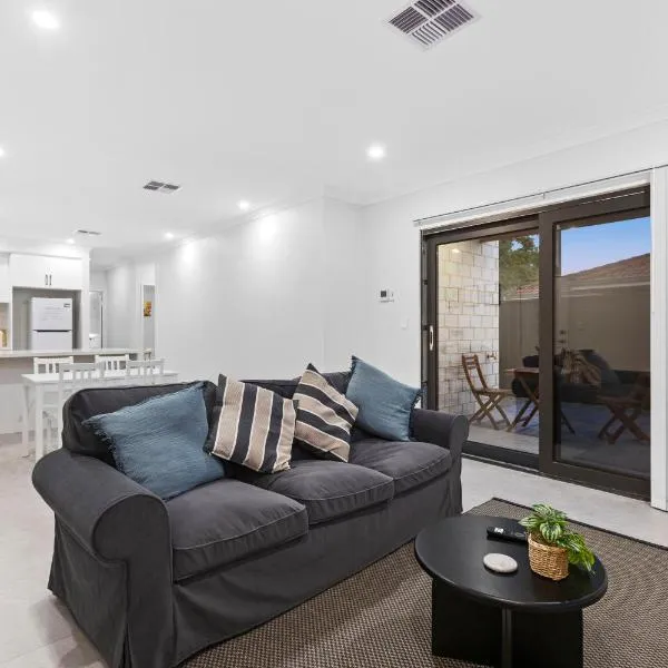 Premium Modern Homestay-Walk to Curtin University, ξενοδοχείο στο Περθ